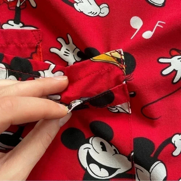 Disney Mickey Mouse Scrub Top Medical Work Wear Red Black Minnie Mouse Top M - Picture 5 of 10